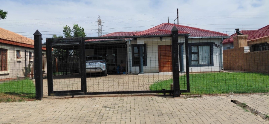 3 Bedroom Property for Sale in Nkwe Estate Gauteng