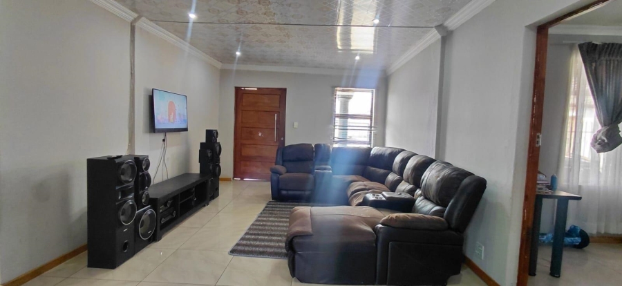 3 Bedroom Property for Sale in Nkwe Estate Gauteng