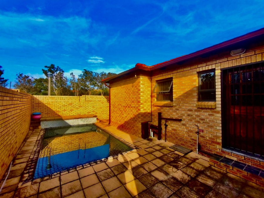 To Let 3 Bedroom Property for Rent in New Market Gauteng