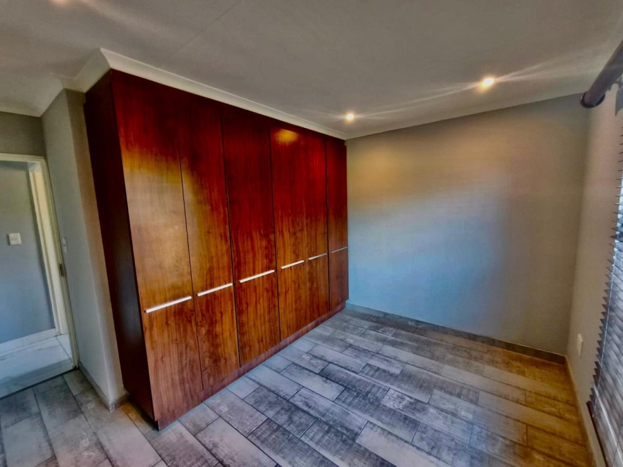 To Let 3 Bedroom Property for Rent in New Market Gauteng