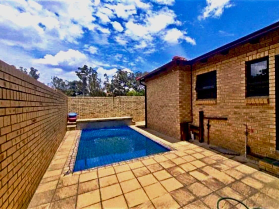 To Let 3 Bedroom Property for Rent in New Market Gauteng