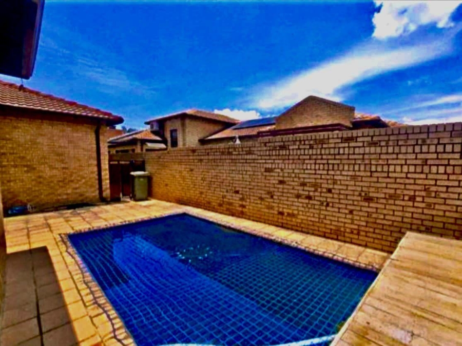 To Let 3 Bedroom Property for Rent in New Market Gauteng