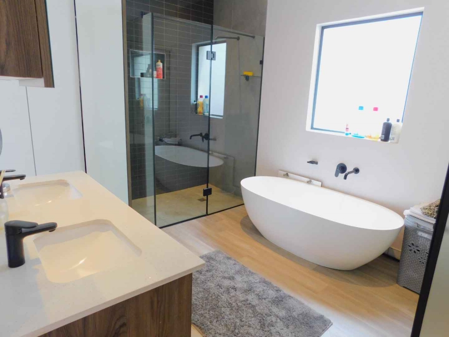 To Let 4 Bedroom Property for Rent in Bryanston Gauteng