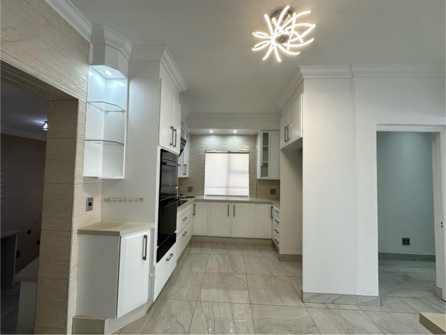 5 Bedroom Property for Sale in Blue Valley Golf Estate Gauteng