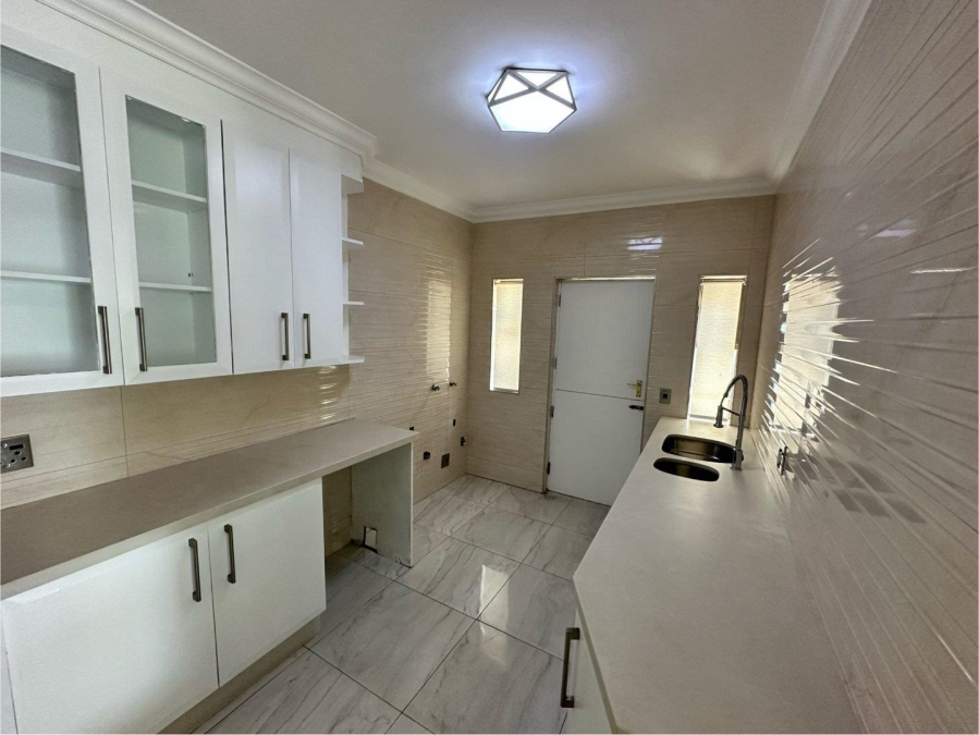 5 Bedroom Property for Sale in Blue Valley Golf Estate Gauteng