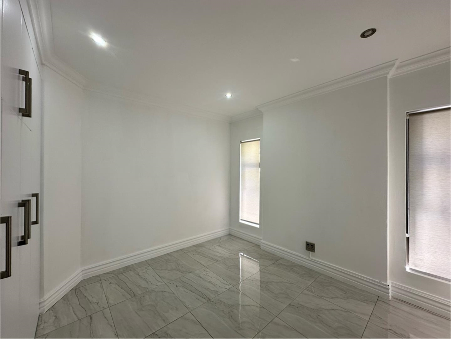 5 Bedroom Property for Sale in Blue Valley Golf Estate Gauteng