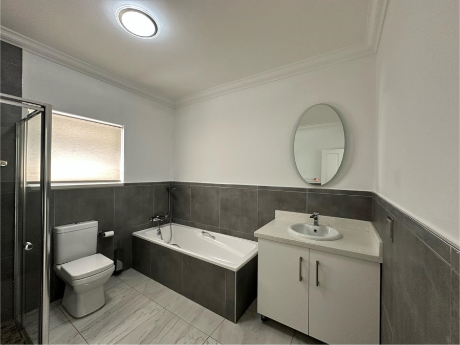 5 Bedroom Property for Sale in Blue Valley Golf Estate Gauteng