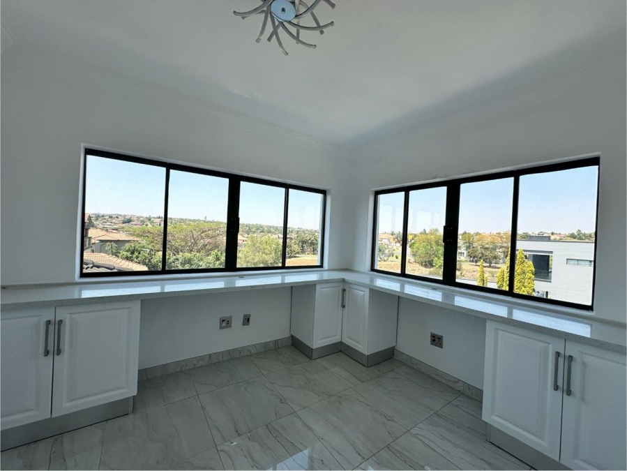 5 Bedroom Property for Sale in Blue Valley Golf Estate Gauteng