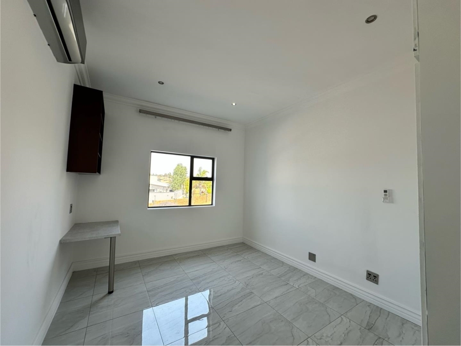 5 Bedroom Property for Sale in Blue Valley Golf Estate Gauteng