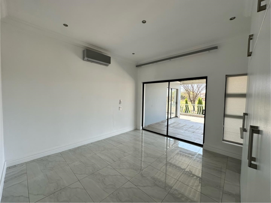 5 Bedroom Property for Sale in Blue Valley Golf Estate Gauteng