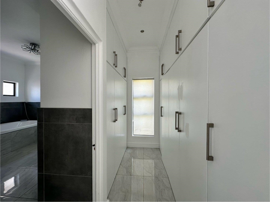 5 Bedroom Property for Sale in Blue Valley Golf Estate Gauteng