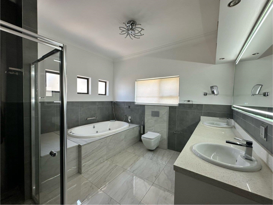 5 Bedroom Property for Sale in Blue Valley Golf Estate Gauteng