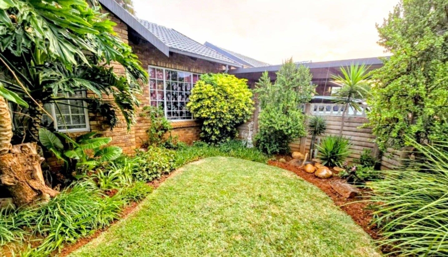 2 Bedroom Property for Sale in Doornpoort Gauteng