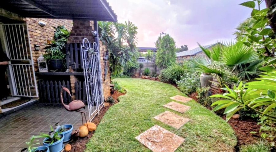 2 Bedroom Property for Sale in Doornpoort Gauteng