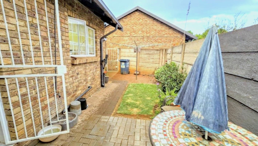 2 Bedroom Property for Sale in Doornpoort Gauteng