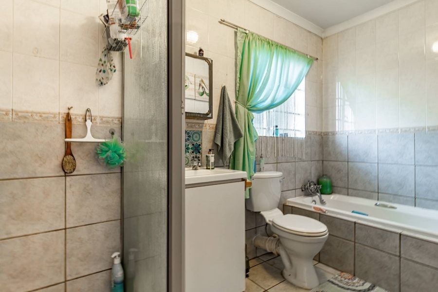 2 Bedroom Property for Sale in Doornpoort Gauteng