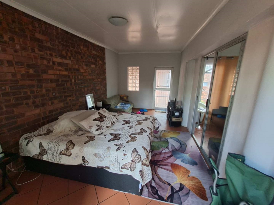 2 Bedroom Property for Sale in Weltevreden Park Gauteng