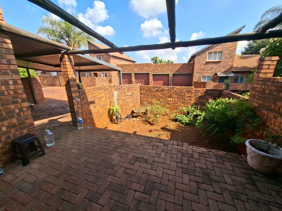 2 Bedroom Property for Sale in Weltevreden Park Gauteng