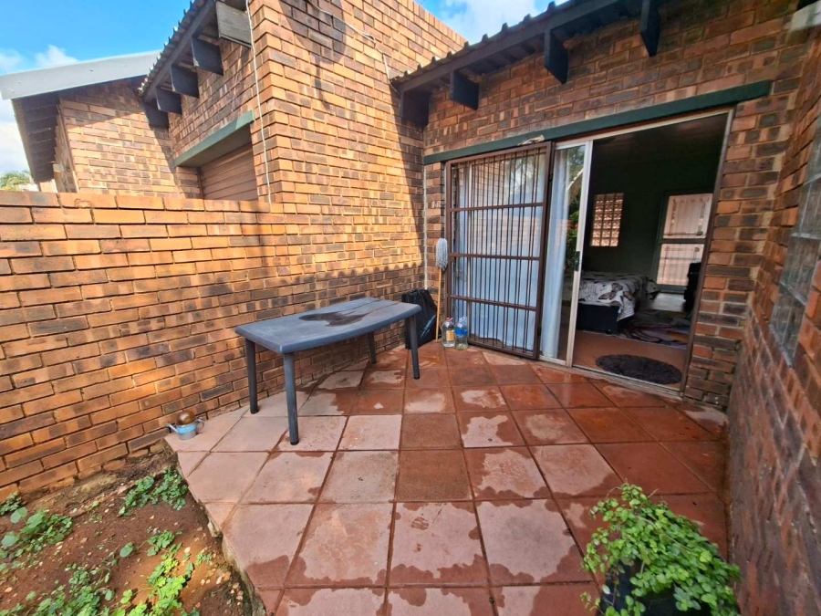 2 Bedroom Property for Sale in Weltevreden Park Gauteng