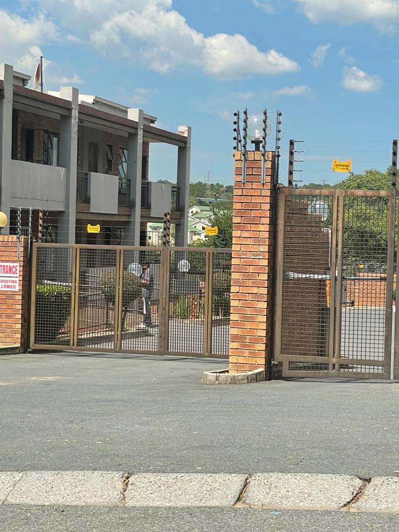 2 Bedroom Property for Sale in Hoogland Gauteng