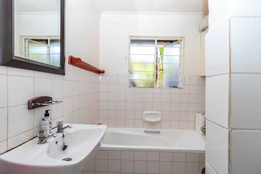 2 Bedroom Property for Sale in Hoogland Gauteng