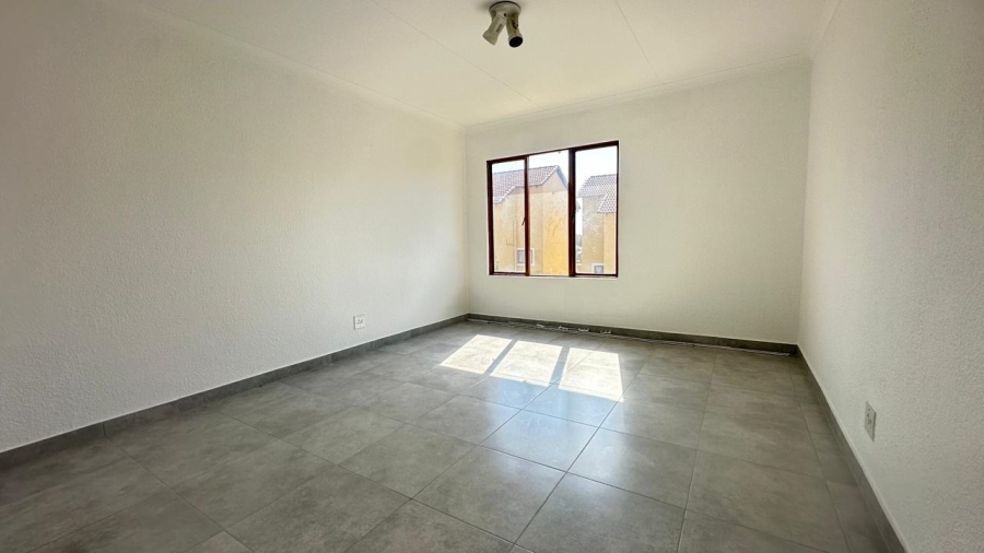 2 Bedroom Property for Sale in Hoogland Gauteng