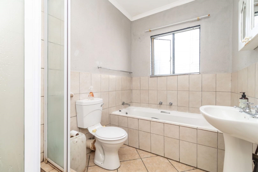 1 Bedroom Property for Sale in Willowbrook Gauteng