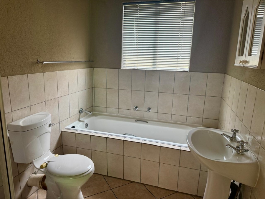 1 Bedroom Property for Sale in Willowbrook Gauteng