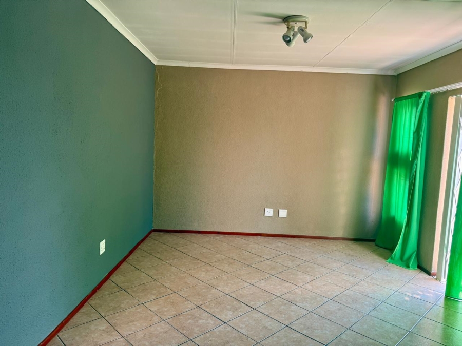 1 Bedroom Property for Sale in Willowbrook Gauteng