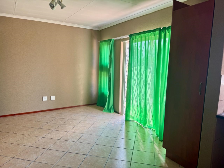 1 Bedroom Property for Sale in Willowbrook Gauteng