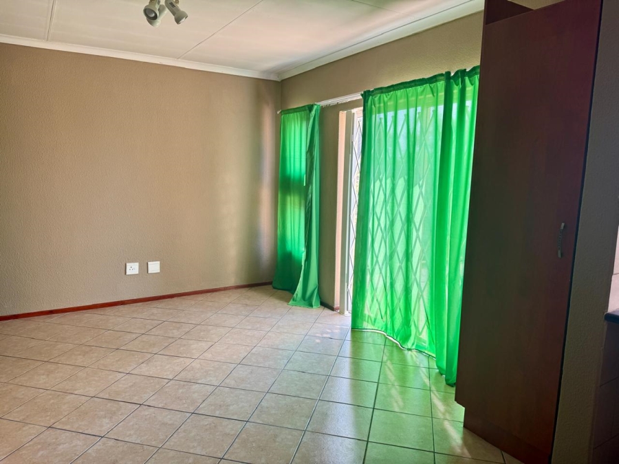 1 Bedroom Property for Sale in Willowbrook Gauteng