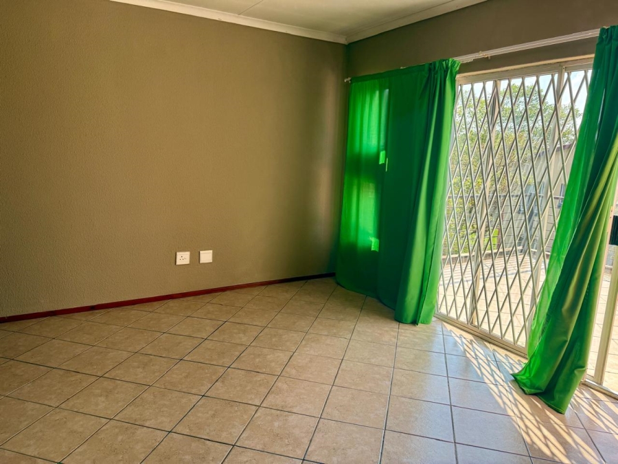 1 Bedroom Property for Sale in Willowbrook Gauteng