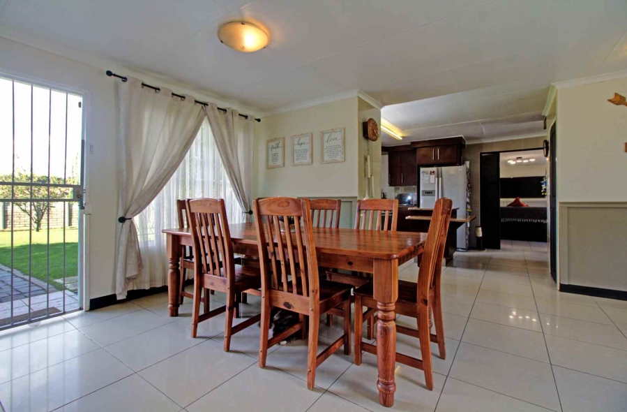 4 Bedroom Property for Sale in Strubensvallei Gauteng