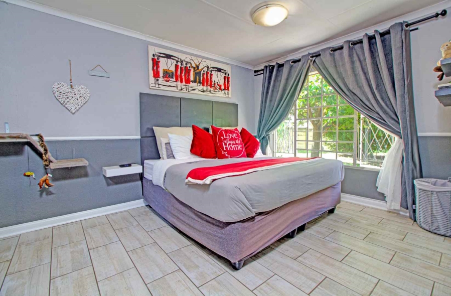 4 Bedroom Property for Sale in Strubensvallei Gauteng