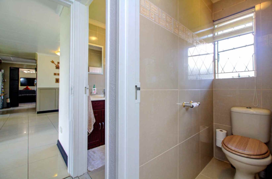 4 Bedroom Property for Sale in Strubensvallei Gauteng