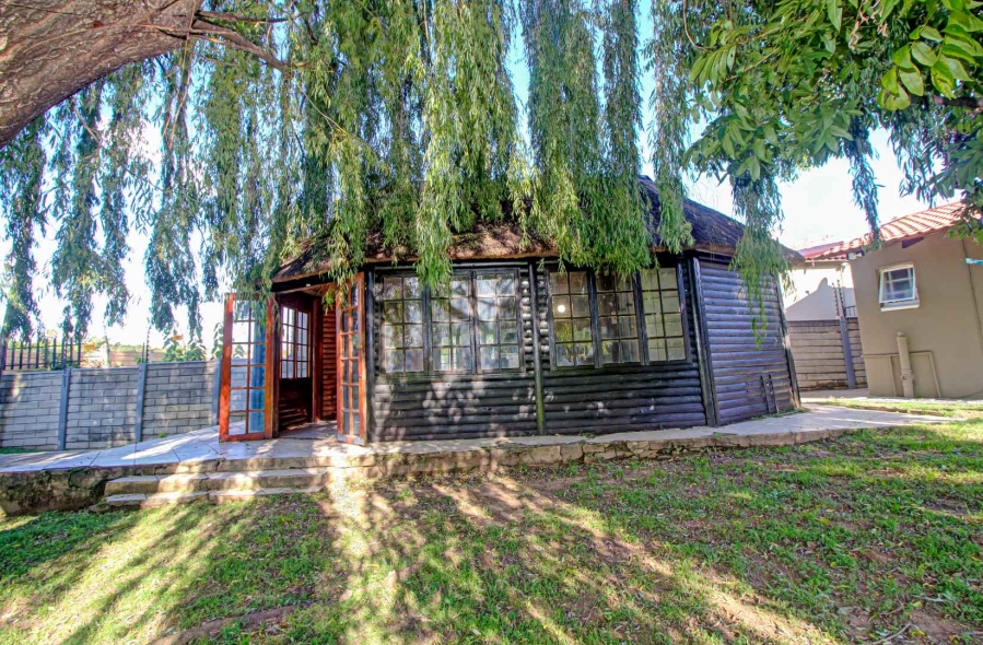 4 Bedroom Property for Sale in Strubensvallei Gauteng