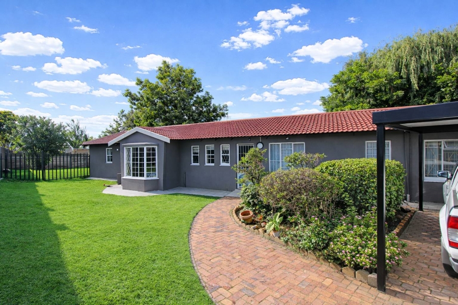 4 Bedroom Property for Sale in Strubensvallei Gauteng