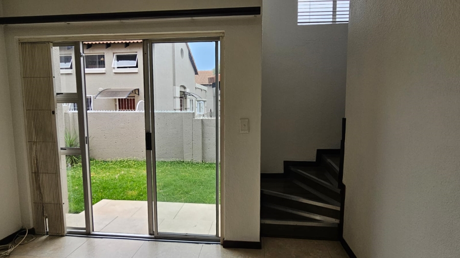 2 Bedroom Property for Sale in Sunninghill Gauteng