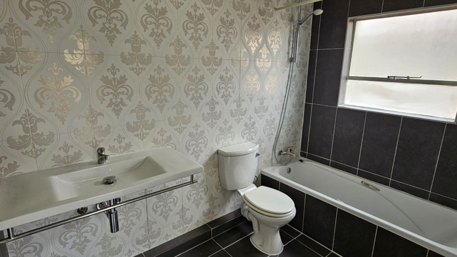 2 Bedroom Property for Sale in Sunninghill Gauteng