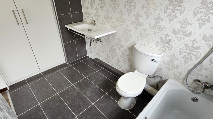 2 Bedroom Property for Sale in Sunninghill Gauteng