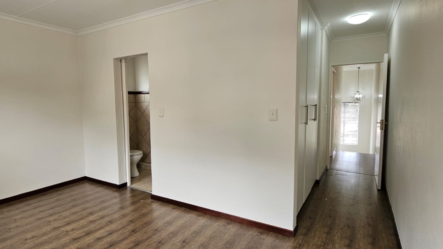 2 Bedroom Property for Sale in Sunninghill Gauteng
