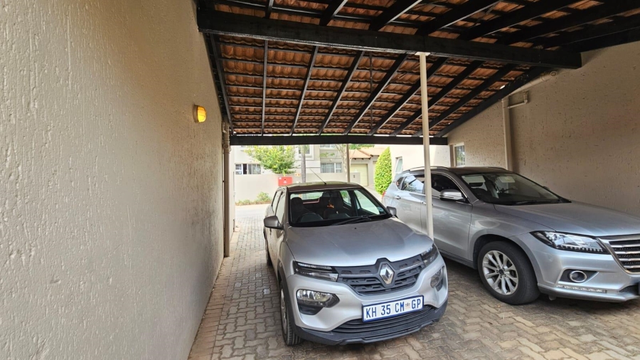 2 Bedroom Property for Sale in Sunninghill Gauteng