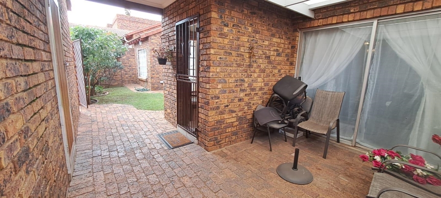 3 Bedroom Property for Sale in Brackendowns Gauteng