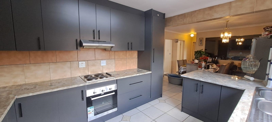 3 Bedroom Property for Sale in Brackendowns Gauteng