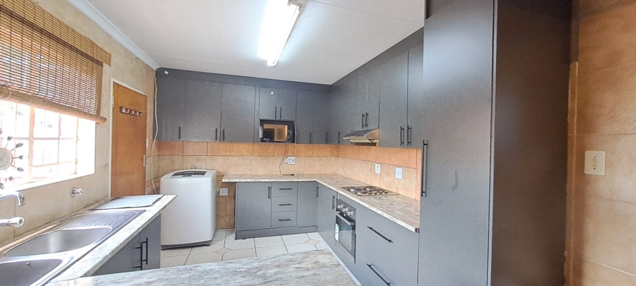 3 Bedroom Property for Sale in Brackendowns Gauteng