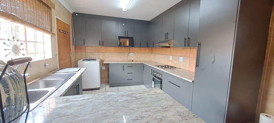 3 Bedroom Property for Sale in Brackendowns Gauteng