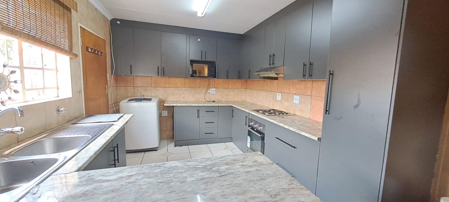 3 Bedroom Property for Sale in Brackendowns Gauteng