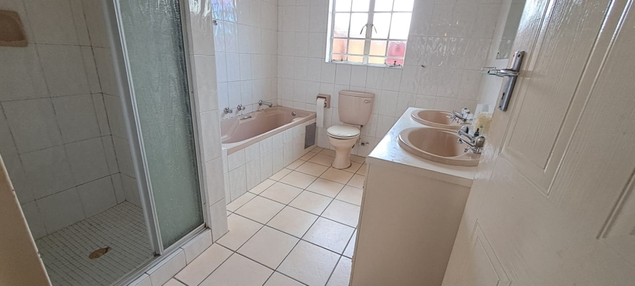 3 Bedroom Property for Sale in Brackendowns Gauteng