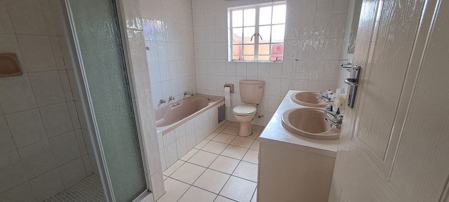 3 Bedroom Property for Sale in Brackendowns Gauteng
