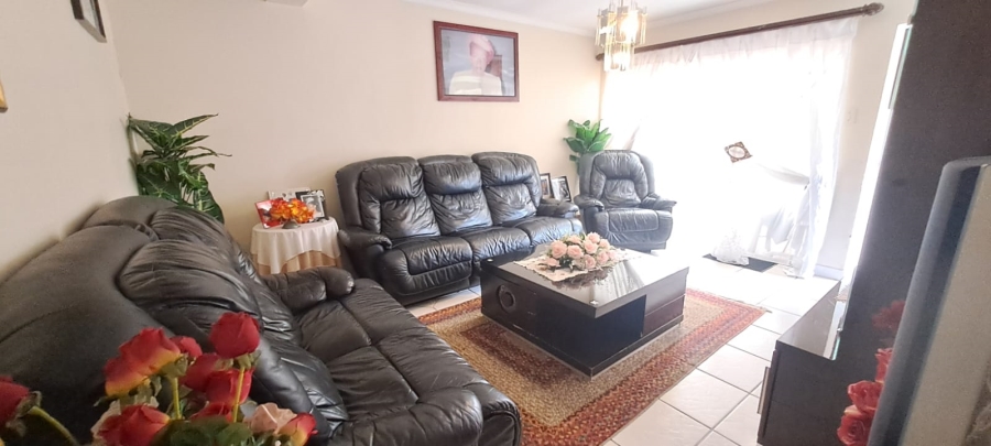 3 Bedroom Property for Sale in Brackendowns Gauteng